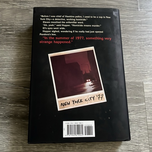 Strangers Things Novel: Darkness On The Edge Of Town - Picture 2 of 3